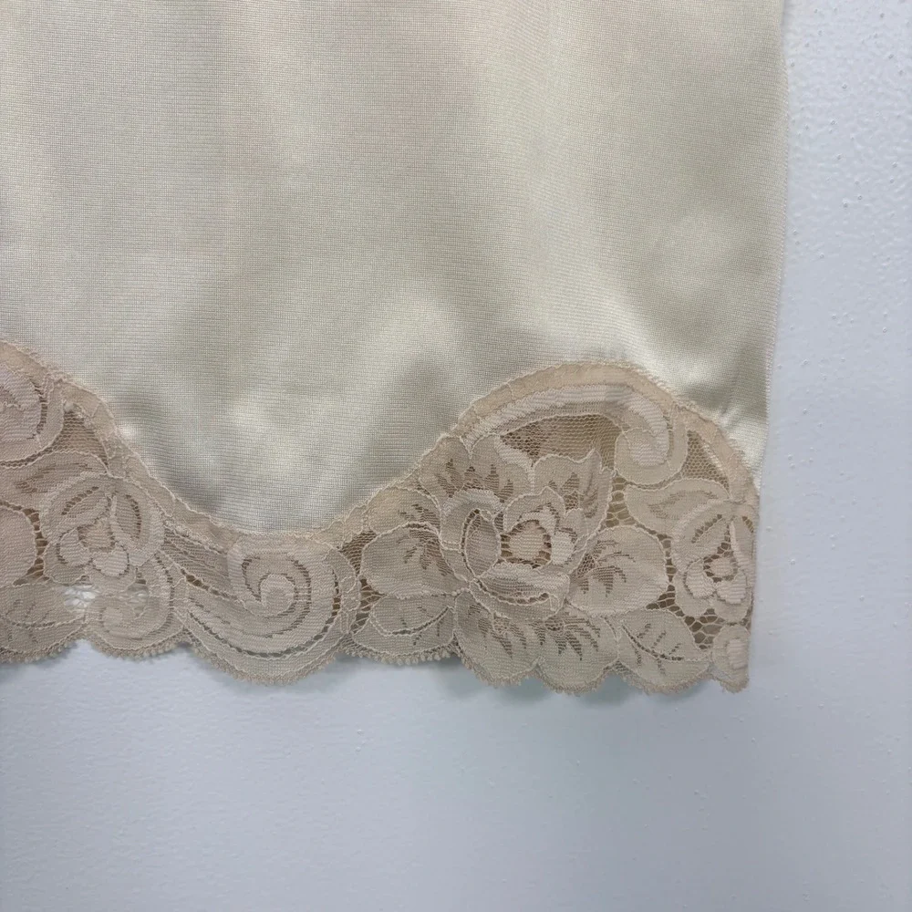 Vintage Women Full Slip Size Small Cream Lace Trim Adjustable Straps Unbranded - Picture 2 of 10